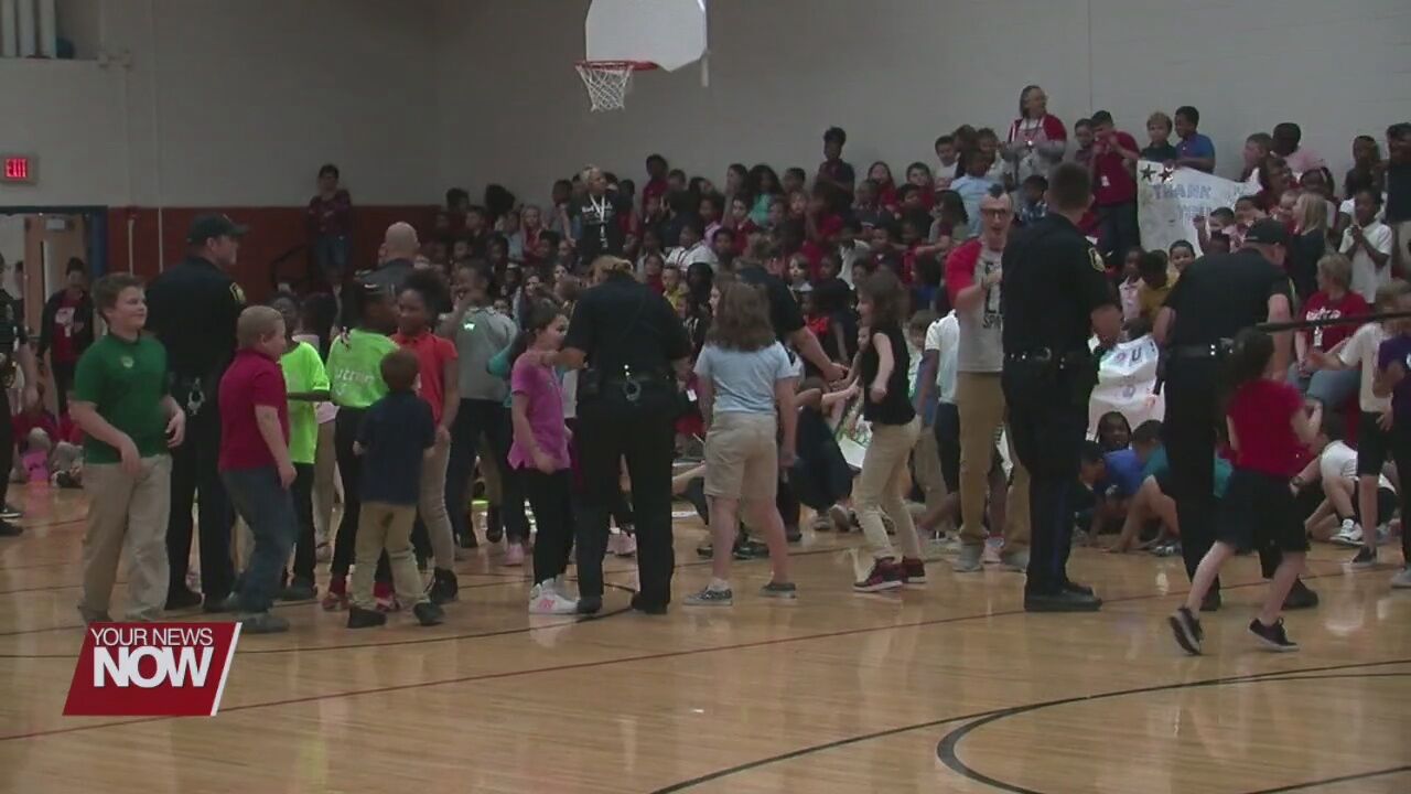 Lima City School students hold pep rally for local law enforcement